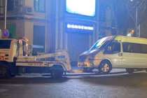 Tài xế vi phạm nồng độ cồn, CSGT chở khách về nơi tạm trú 