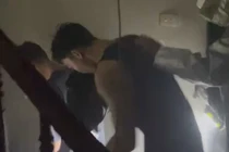 Giải cứu 5 người thoát khỏi đám cháy nhà ở Hà Nội