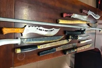 Ngăn chặn 9 thiếu niên dùng hung khí đánh nhau do ghen tuông