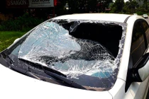 Chặn đường, đập phá xe luật sư sau khi kết thúc phiên toà