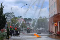 Lâm Đồng: Thực tập chữa cháy, cứu nạn cứu hộ tại các chung cư