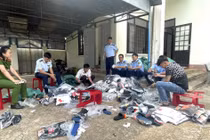 Đắk Lắk: Buộc tiêu hủy hơn 1.000 quần áo, giày dép giả mạo thương hiệu 