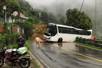 Sạt lở đèo Bảo Lộc: Tìm kiếm 3 CSGT và 1 người dân mất tích