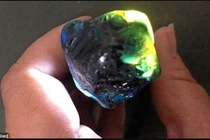 Người đàn ông bỗng đổi đời nhờ nhặt được "báu vật trời ban" lúc đi dạo