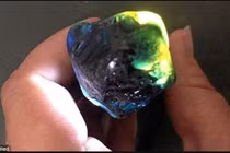 Người đàn ông bỗng đổi đời nhờ nhặt được "báu vật trời ban" lúc đi dạo