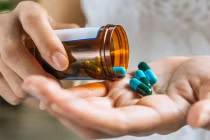 Mạo danh bác sĩ quảng cáo thực phẩm chức năng