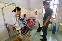 2 chị em bị ngộ độc sau khi ăn nấm lạ