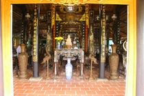 Cận cảnh ngôi nhà cổ với hàng trăm “báu vật” ở miền Tây