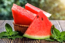 Dưa hấu hạ nhiệt nắng nóng và huyết áp