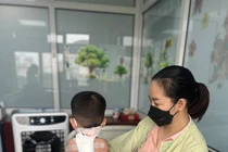 Cắt khối “da trâu” cho 2 bé trai mắc Nevus (Nơ vi) hắc tố khổng lồ