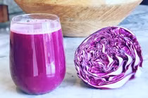 Lợi ích tuyệt vời của nước ép bắp cải tím ít người biết