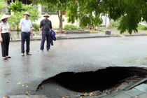 Quảng Ninh: Xuất hiện “hố tử thần”, di dời khẩn cấp 3 hộ dân