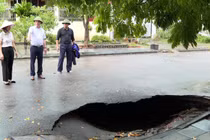 Quảng Ninh: Xuất hiện “hố tử thần”, di dời khẩn cấp 3 hộ dân