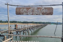 Ngắm cây cầu gỗ dài nhất Việt Nam
