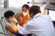 Dịch đau mắt đỏ biến chứng nặng lây lan nhanh: chuyên gia mách cách phòng tránh