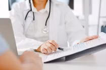 Nhiều bác sĩ bị tước chứng chỉ hành nghề tại TP HCM: Cần xử phạt nghiêm 