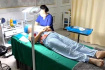 Vụ nhân viên lao công phẫu thuật làm đẹp cho khách: Trách nhiệm thẩm mỹ Kangzin?