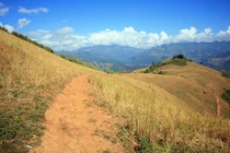 Khám phá cung đường “sống lưng khủng long” cực đẹp giữa Sơn La và Điện Biên