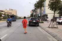 Báo động tình trạng thanh thiếu niên trượt patin trên đường