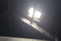 Mái nhà người dân bị đá văng thủng sau tiếng nổ mìn.