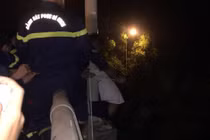 Cầu vượt Sài Sơn, nơi nam thanh niên định gieo mình xuống sông tự tử.