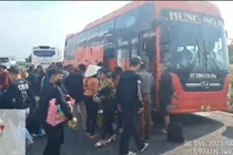 Phát hiện xe khách dán tem kiểm định giả, nhồi nhét 73 người 