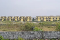 La liệt biệt thự bỏ hoang tại khu đô thị mới trên con đường “tỷ đô“