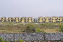 La liệt biệt thự bỏ hoang tại khu đô thị mới trên con đường “tỷ đô“
