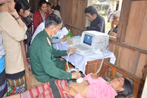 Quảng Nam: Thăm, tặng quà, khám bệnh cấp thuốc cho nhân dân Lào