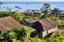 Cận cảnh loạt biệt thự bỏ hoang dưới chân núi Sơn Trà