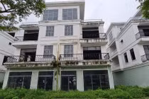 Đà Nẵng: Xót xa loạt shophouse chục tỷ bỏ hoang, cỏ phủ kín