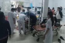 Xe chở học sinh lật trên cao tốc Diễn Châu - Bãi Vọt: 12 người nhập viện