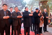 Chủ tịch Quốc hội khai xuân tại khu di tích Hoàng thành Thăng Long