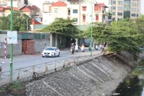 Lan can bảo vệ nhiều con sông tại Hà Nội xuống cấp nghiêm trọng