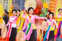 Tây Yên Tử đón 50.000 du khách trong ngày đầu khai hội