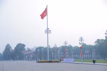 Một lễ chào cờ trang nghiêm được diễn ra thay cho lễ thượng cờ như thường ngày