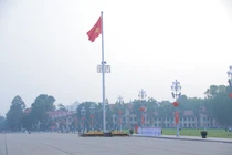 Một lễ chào cờ trang nghiêm được diễn ra thay cho lễ thượng cờ như thường ngày