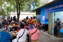 Quán cơm 2000 đồng dành cho bệnh nhân ung thư ở Hà Nội