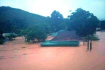 Nghệ An: Hàng ngàn ngôi nhà ngập trong biển nước ​