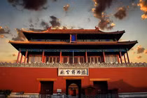 Vì sao hằng năm người xưa bôi 60 tấn tiết lợn lên Tử Cấm Thành? 