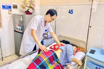 Chữa nhiều nơi nhưng liệt mới phát hiện u tủy, phát hiện sớm cách nào?