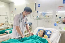 Từ cõi chết trở về, bà 73 tuổi nhồi máu cơ tim hồi phục ngoại mục