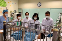 Chỉ đạo chăm sóc tốt nhất cho bệnh nhi vụ "đủ tiền mới cấp cứu"