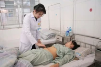 Đau lưng, cô gái 26 tuổi bị u nang tuyến thượng thận khổng lồ, hiếm gặp