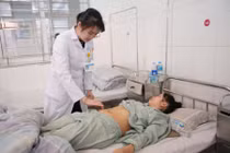 Đau lưng, cô gái 26 tuổi bị u nang tuyến thượng thận khổng lồ, hiếm gặp