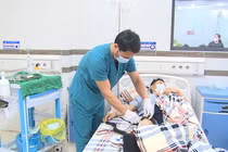 Gẫy xương đùi tái phát, cách sơ cứu giảm biến chứng?