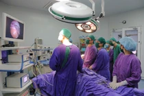 Phẫu thuật Double–Bar phục hồi lõm ngực bấm sinh nặng cho chàng trai 18 tuổi