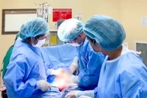 Vừa cứu sản phụ băng huyết sau sinh vừa bảo tồn chức năng sinh sản