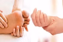 Bác sĩ mách cách xử lý tê tay, chân do hóa trị liệu