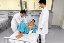 Vỡ đại tràng, đa chấn thương do nổ bình gas 